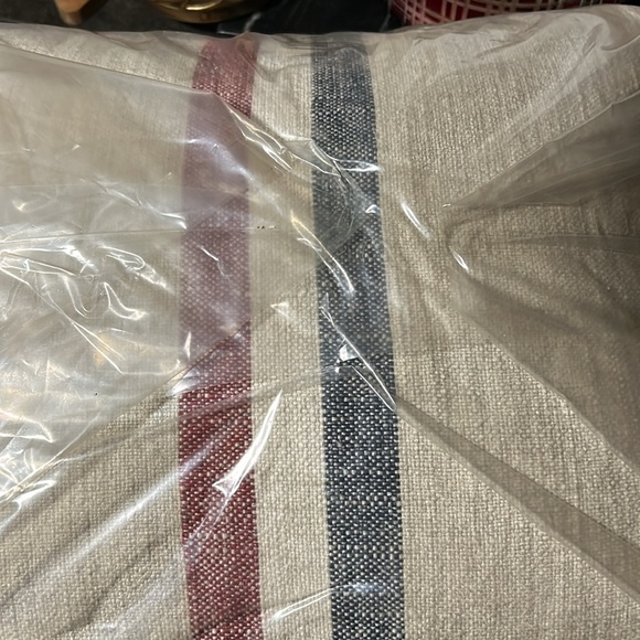 Pottery Barn Patriotic Striped Pouf BNWT So Neat! - Picture 6 of 6